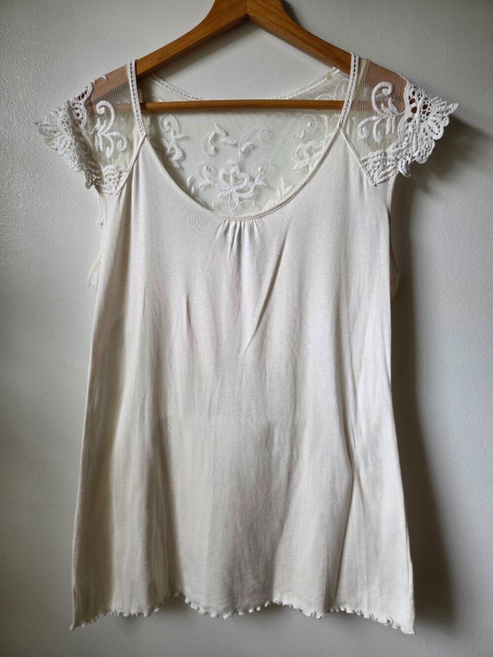 EUC ANA A NEW APPROACH LACED SCOOP NECK TOP XL